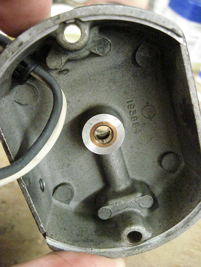 A closeup of the Singer motor's bronze bushing. A felt grease wick pokes into the bushing throgh a hole.